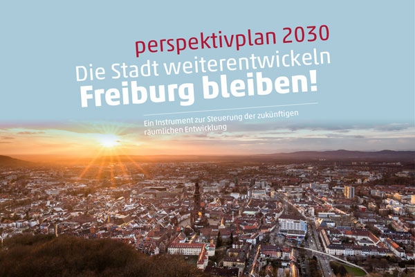 Blick auf Freiburg aus der Vogelperspektive bei Sonnenuntergang