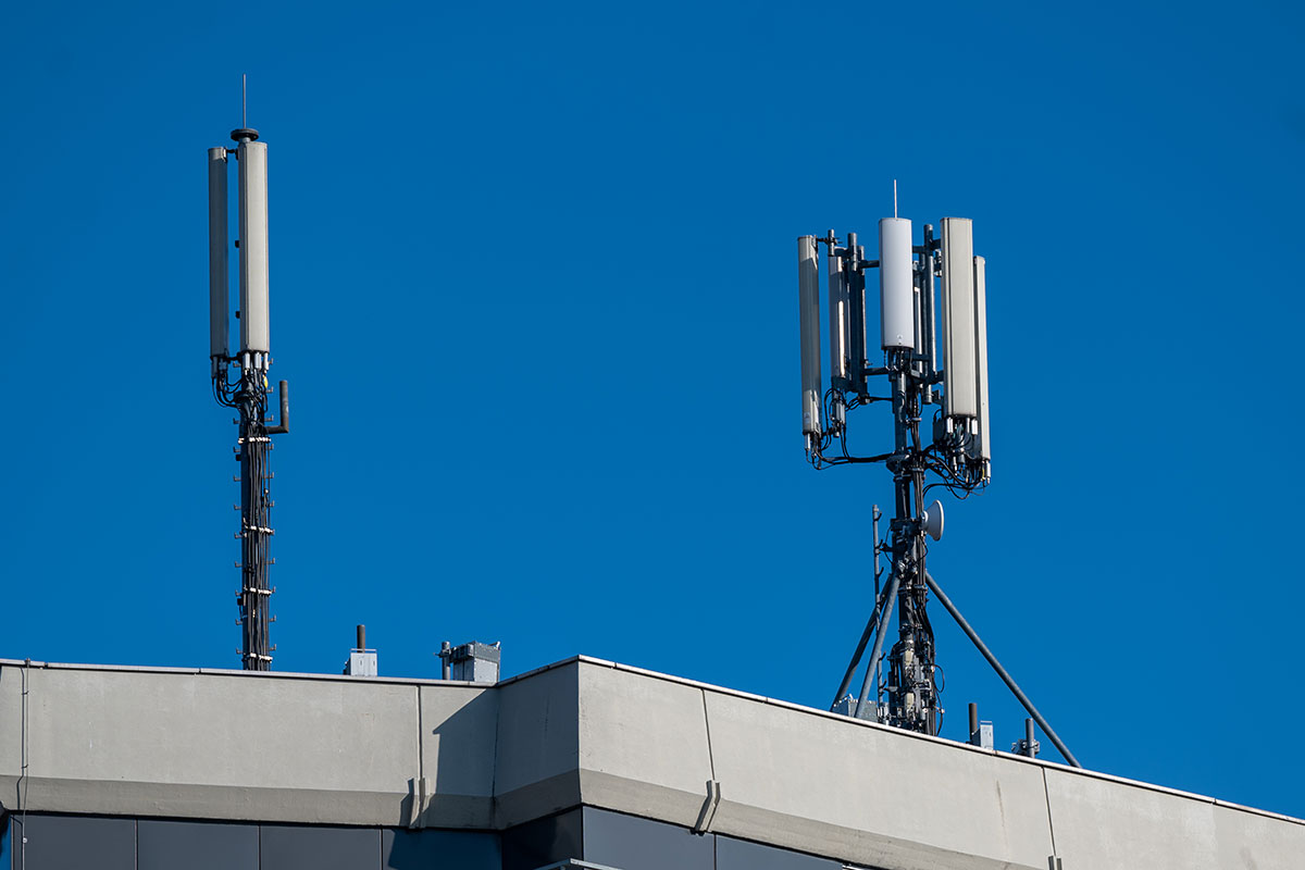 Mobilfunkanlage auf einem Dach Mobilfunkanlage
