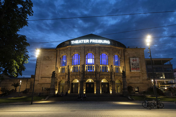 Theater im Abendlicht
