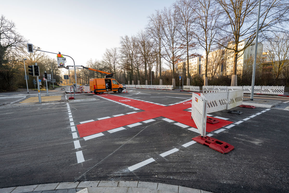 Straßenkreuzung mit Baustelle