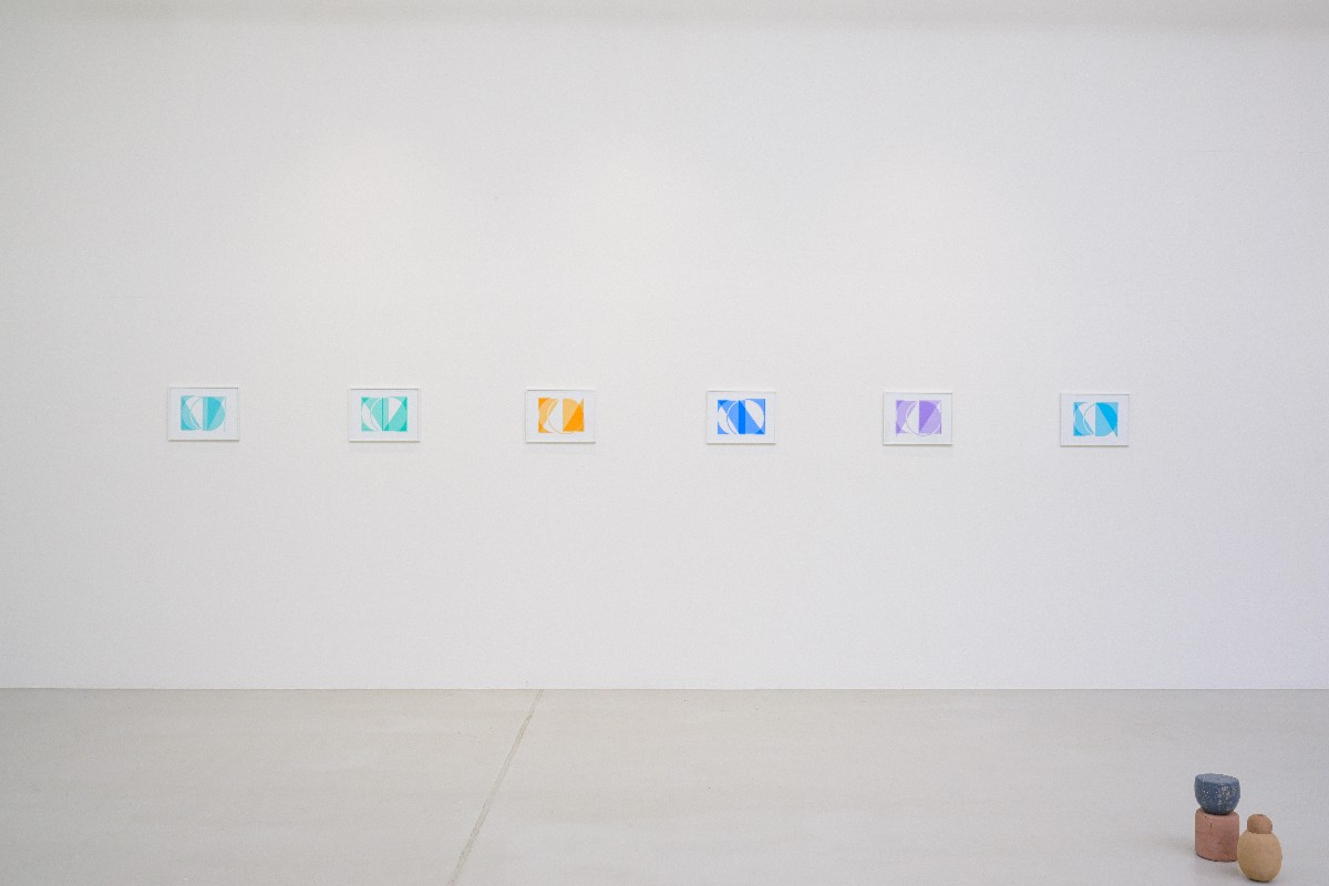 typografische Gemälde von Tim Bohlender in verschiedenen Farben