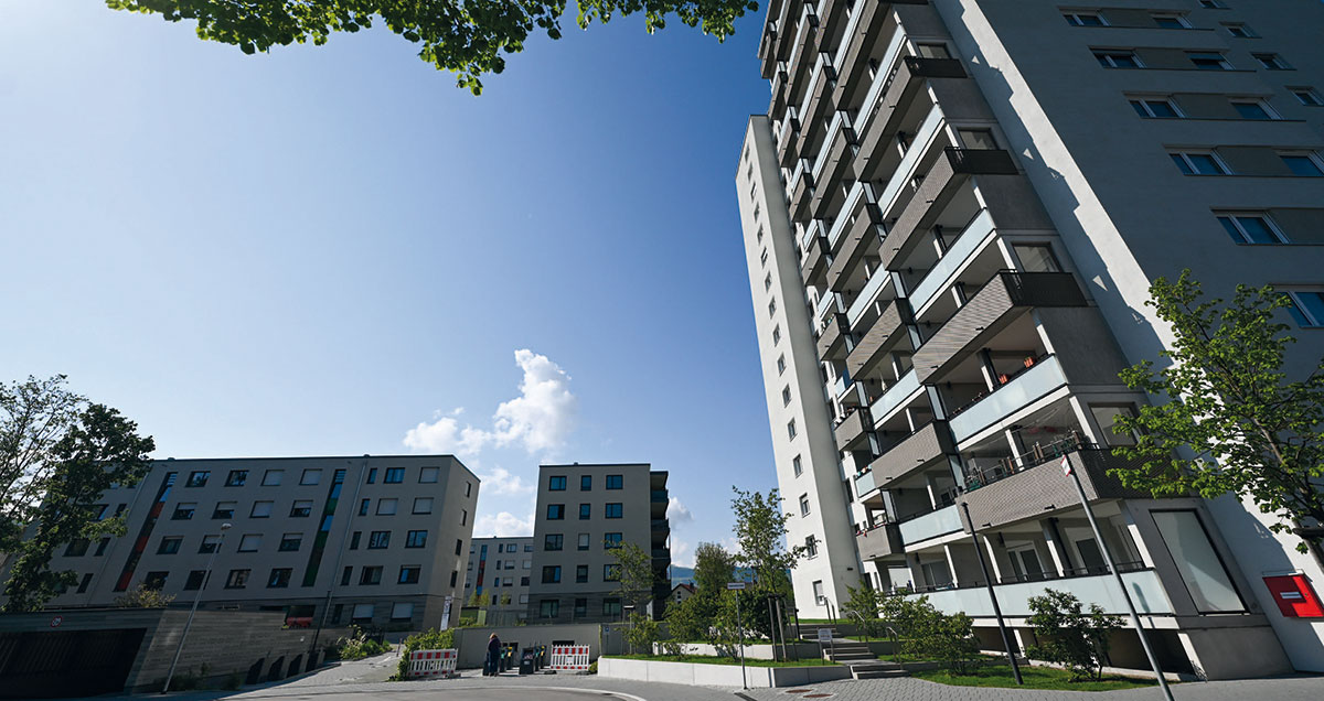 Binzengrün 34 (Weingarten) -Energetische Sanierung Wohnungsbau: Binzengrün 34 ist ein gutes Beispiel für energetische Sanierung für bezahlbaren Wohnraum auf untergenutzter Fläche (Effizienpreis Bauen und Modernisieren 2020). Binzengrün 34 (Weingarten) -Energetische Sanierung Wohnungsbau: Binzengrün 34 ist ein gutes Beispiel für energetische Sanierung für bezahlbaren Wohnraum auf untergenutzter Fläche (Effizienpreis Bauen und Modernisieren 2020).