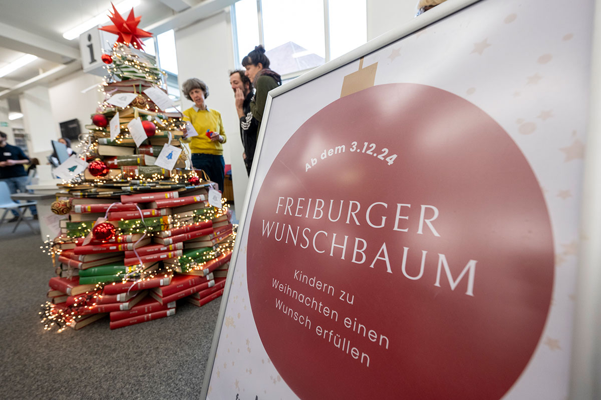 Freiburger Wunschbaum in der Stadtbibliothek