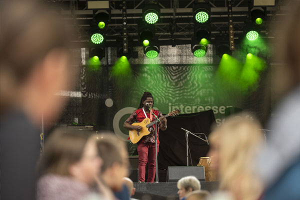 Bühne mit Musiker_in