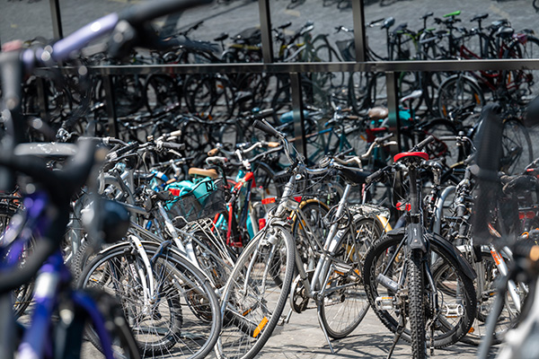 Geparkte Fahrräder