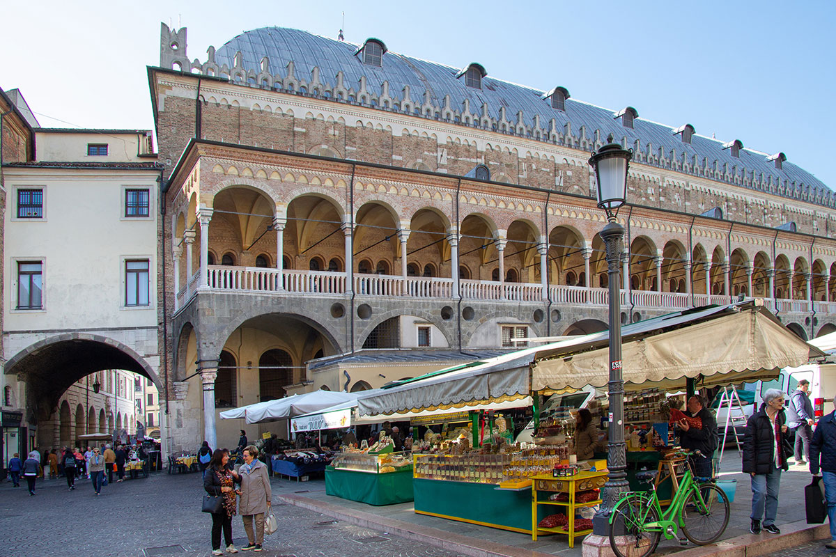 Piazza dei Frutti