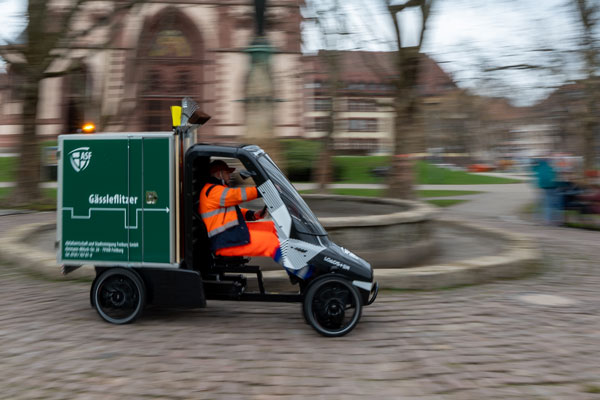 Reinigungsfahrzeug unterwegs