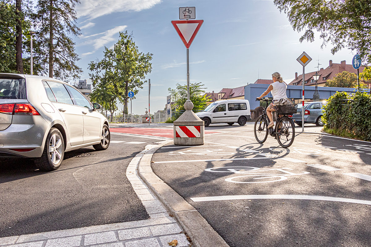 Vorrang für den Radverkehr an der Hartmannstraße bei der Uni-Klinik (Foto: Spiegelhalter/ Stadt Freiburg)