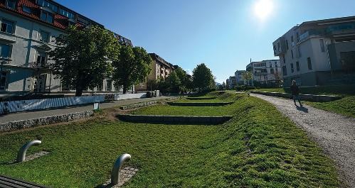 Wohngebiet östlich Wiehrebahnhof - Mehrfachnutzung Grün-/Freiflächen sowie Wohnen und Technische Infrastrukturanlage: Kombination Grünzug, der zur Entwässerung dient, mit Erholungsfunktion in unmittelbarer Nähe zum Wohnen.