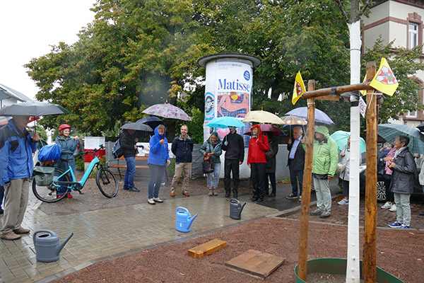 Menschengruppe mit Regenschirme